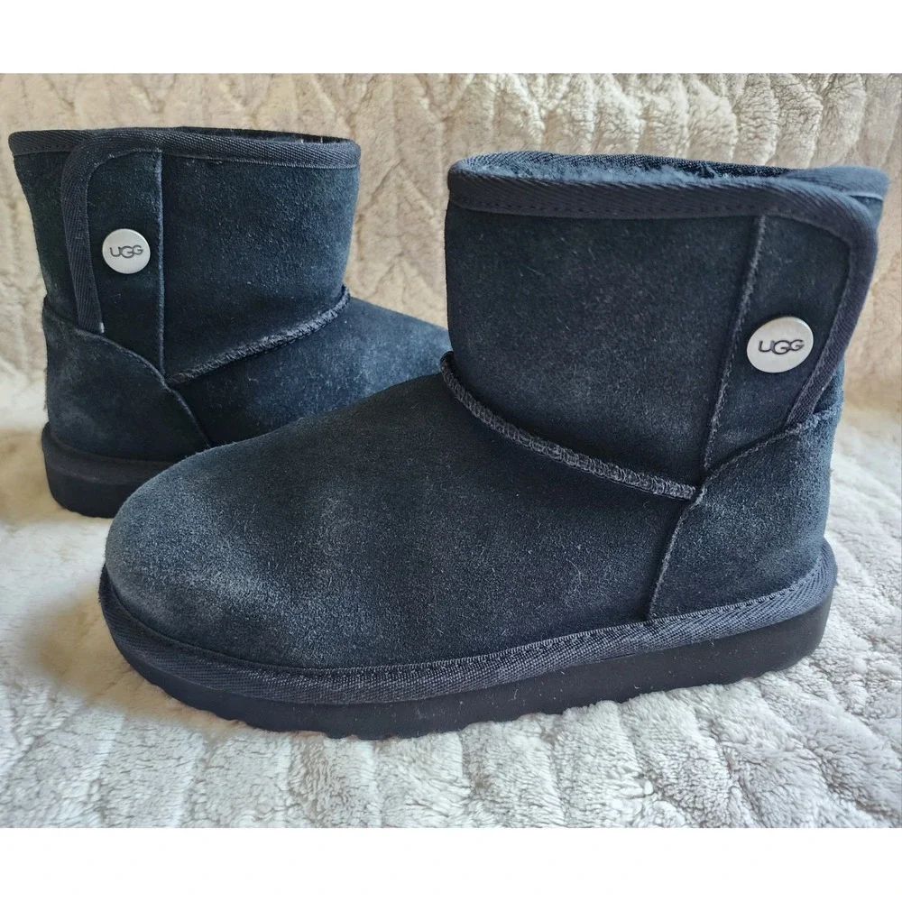 UGG Jona Black Suede Sheepskin Boots Kids Size 2 Girls Ankle Booties